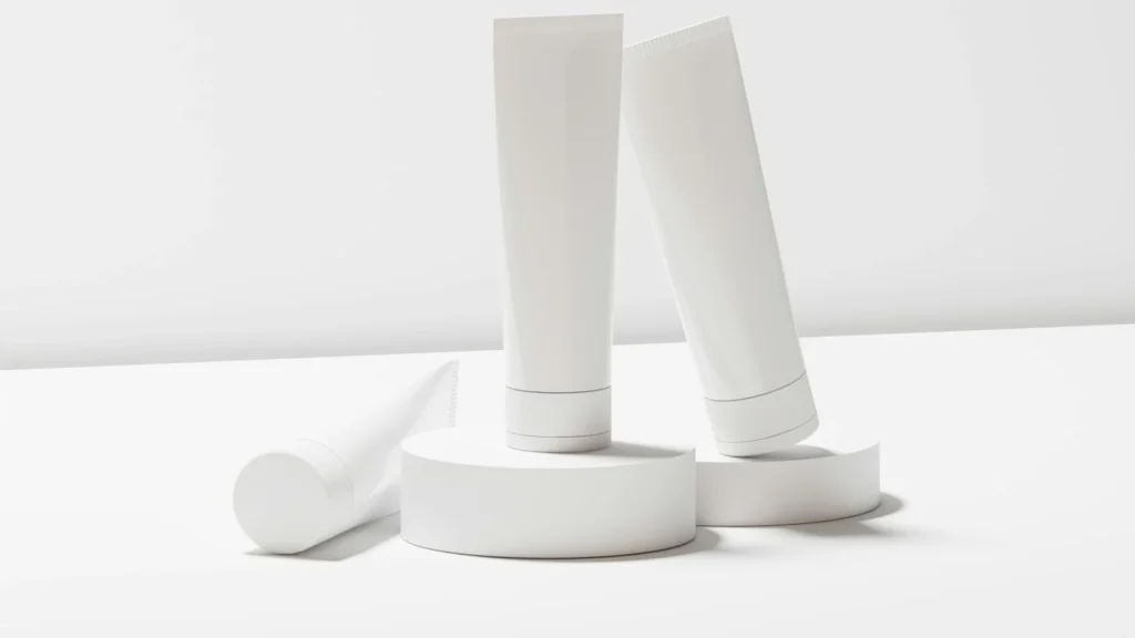 Objets blancs photographiés sur fond blanc