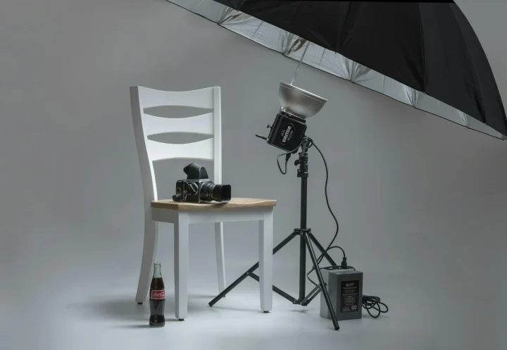 Caméra sur un plateau de prise de vue produit
