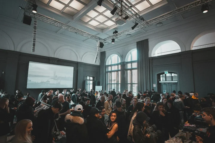 Conférence devant un large public