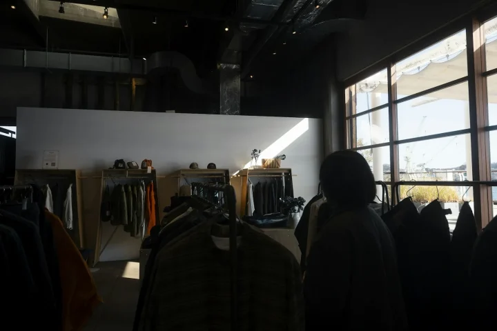 Intérieur d’une boutique de vêtements