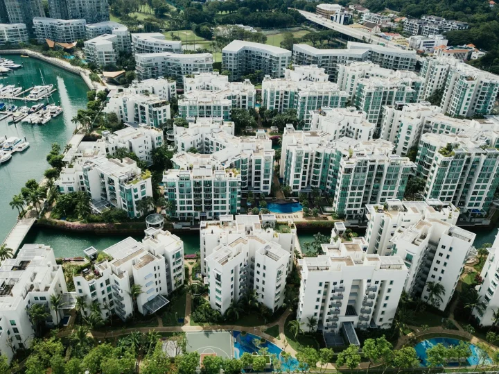 Vue aérienne d’une résidence d’immeubles