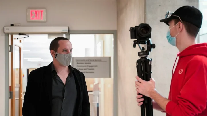 Tournage d’une vidéo d’entreprise avec un cadreur